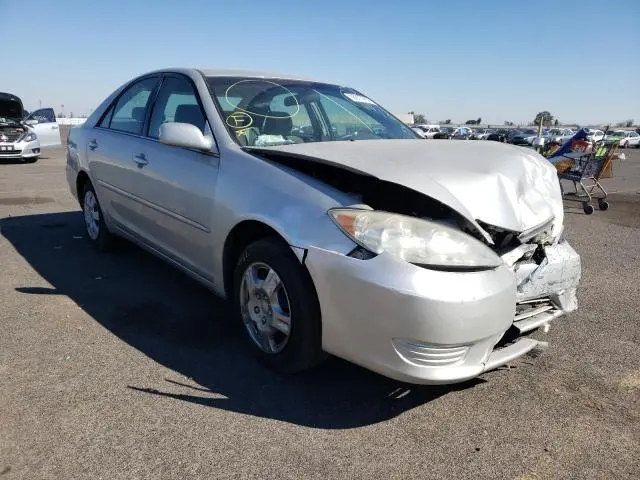 Toyota Camry 2005г.
