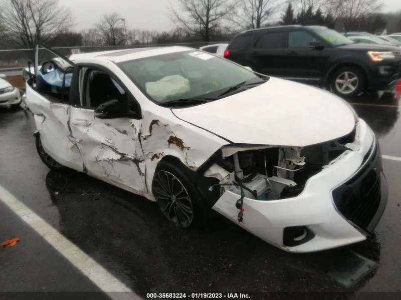 Toyota Corolla 2015г.