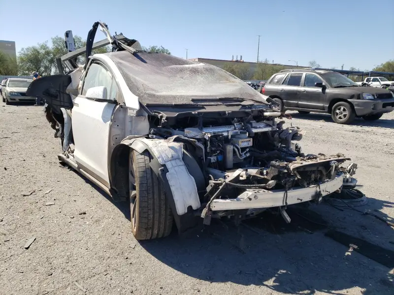 Tesla Model X 2022г.