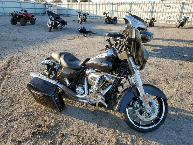 Harley-Davidson FLHX / Street Glide 2022г.