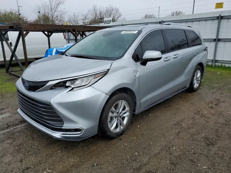 Toyota Sienna 2021г.