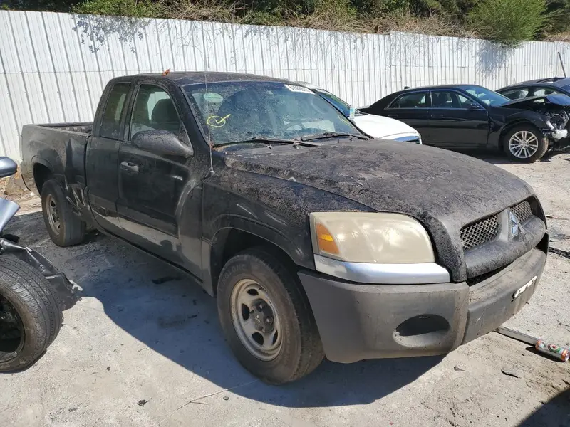 Mitsubishi Raider 2006г.