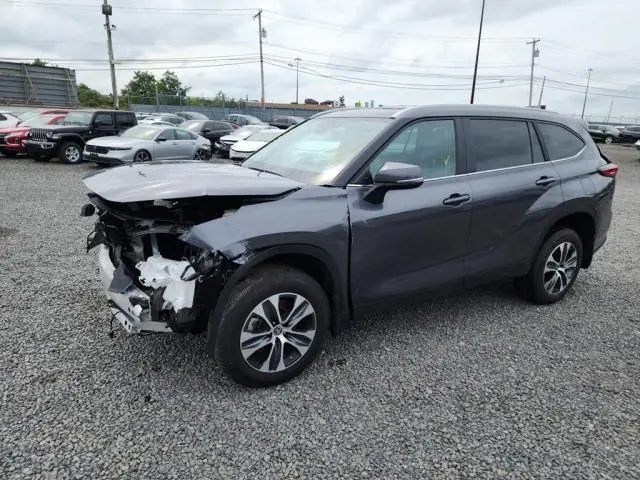 Toyota Highlander 2023г.