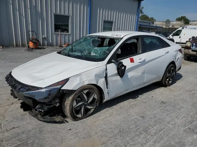 Hyundai Elantra 2023г.
