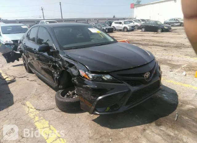 Toyota Camry 2021г.