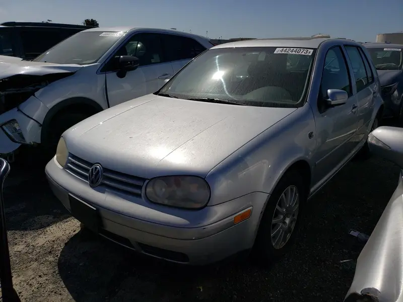 Volkswagen Golf 2003г.