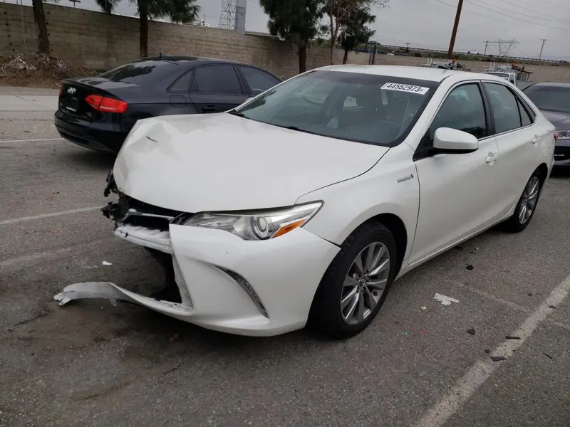 Toyota Camry Hybrid 2015г.