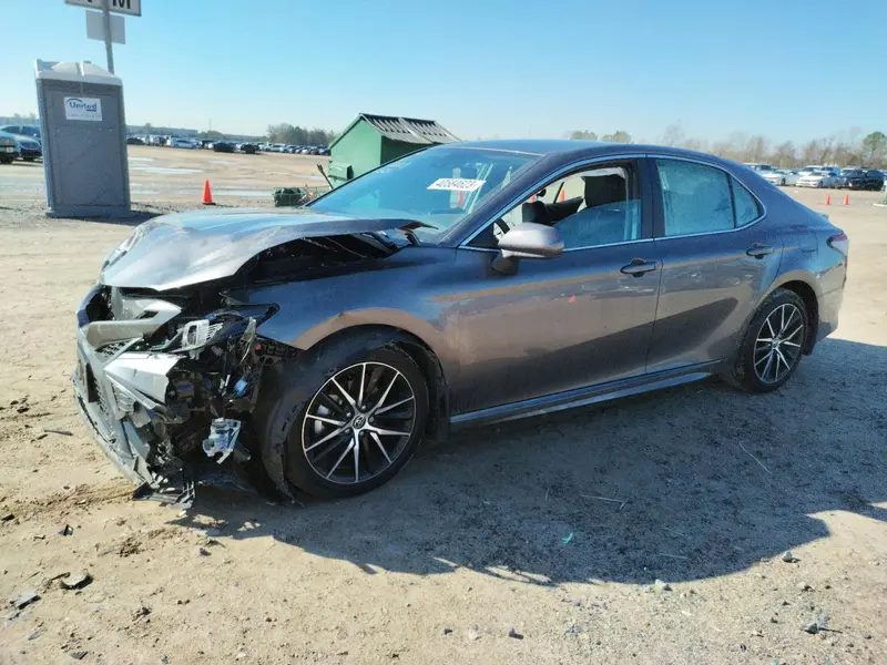 Toyota Camry 2021г.