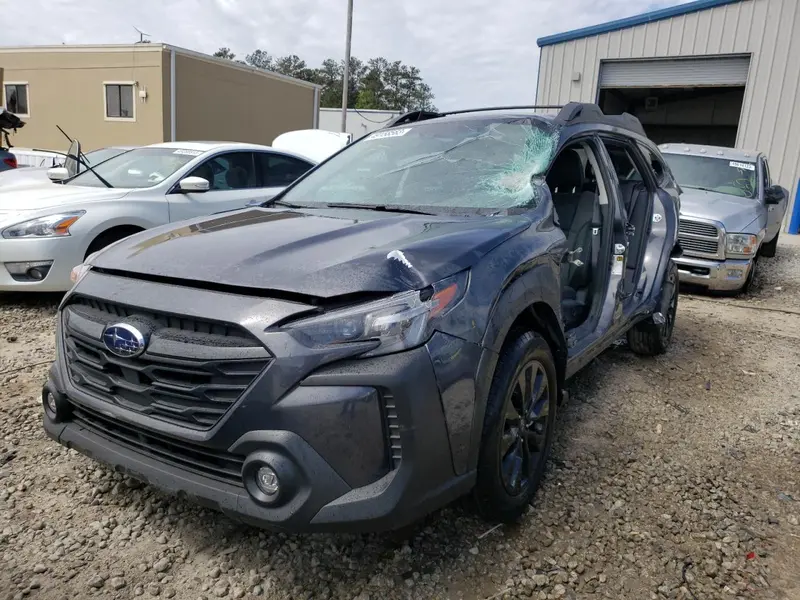 Subaru Outback 2023г.