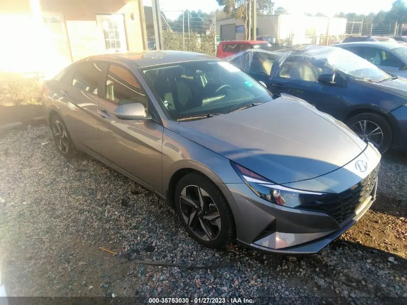 Hyundai Elantra 2023г.