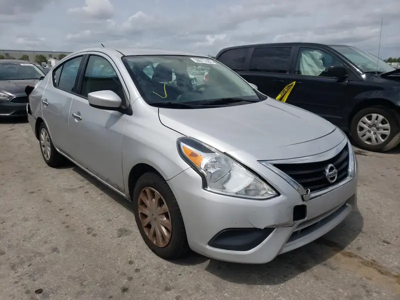 Nissan Versa 2015г.
