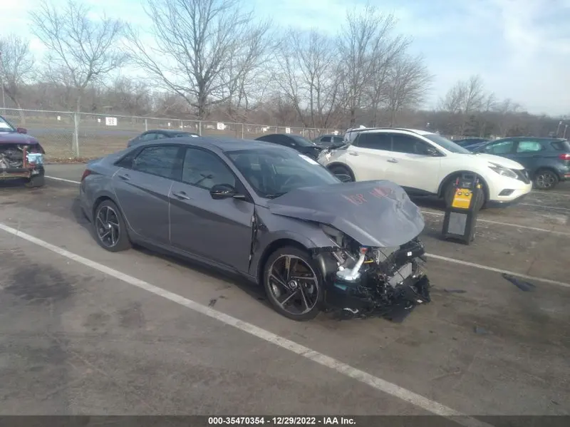 Hyundai Elantra 2023г.