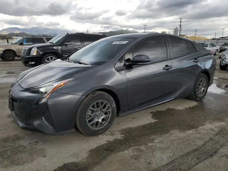 Toyota Prius 2017г.