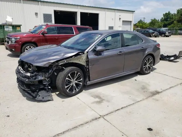 Toyota Camry 2020г.