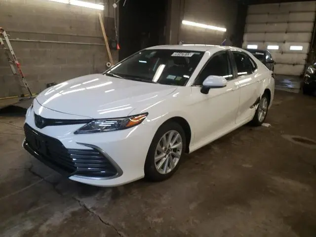 Toyota Camry 2022г.