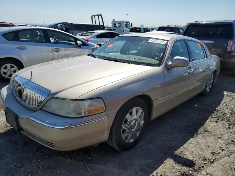 Lincoln Town Car 2005г.