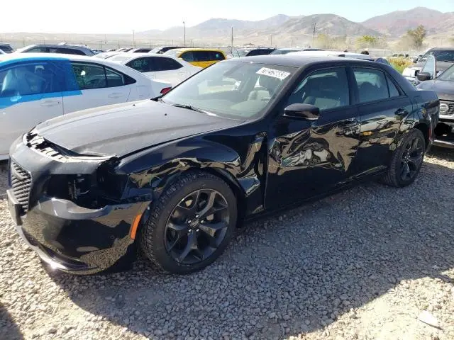 Chrysler 300 2023г.