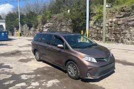 Toyota Sienna 2018г.