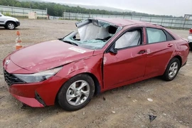 Hyundai Elantra 2023г.