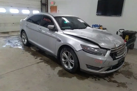 Ford Taurus 2015г.