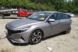 Hyundai Elantra 2023г.