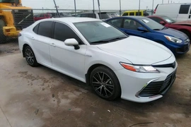 Toyota Camry Hybrid 2021г.