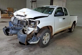 Toyota Tundra 2015г.