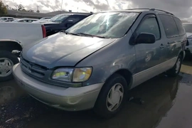 Toyota Sienna 2000г.