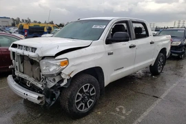 Toyota Tundra 2017г.