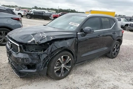 Volvo XC40 2022г.