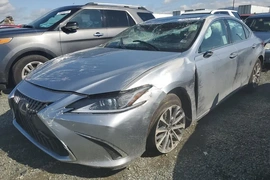 Lexus ES 350 2022г.
