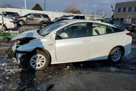 Toyota Prius 2019г.