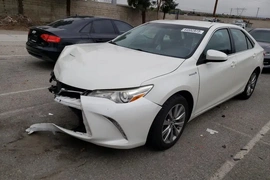 Toyota Camry Hybrid 2015г.