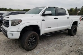 Toyota Tundra 2015г.