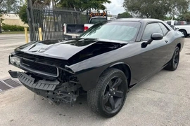 Dodge Challenger 2013г.