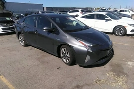Toyota Prius 2017г.