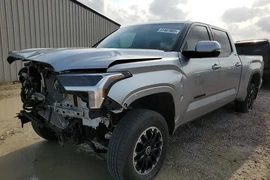 Toyota Tundra 2022г.