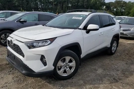 Toyota RAV4 2021г.