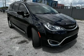 Chrysler Pacifica 2017г.