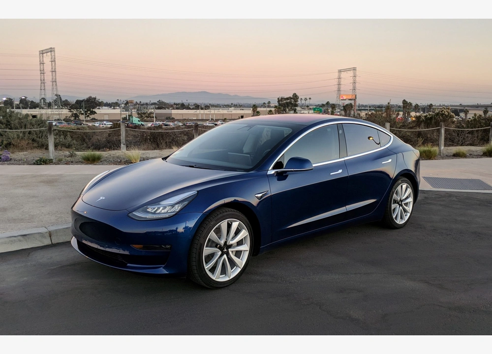 Tesla Model 3 White/Blue