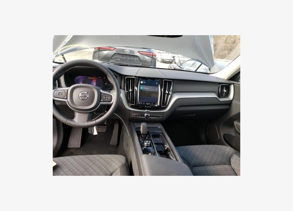 Volvo XC60 2023г.